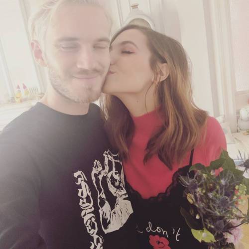 partypewds: “itsmarziapie: Happy Valentines Day! ❤”