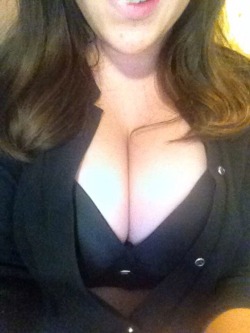 liveforthedash:  My boobs wanted to say hi to the tumblrverse  Why hello girls!!! 😘😘😘😘