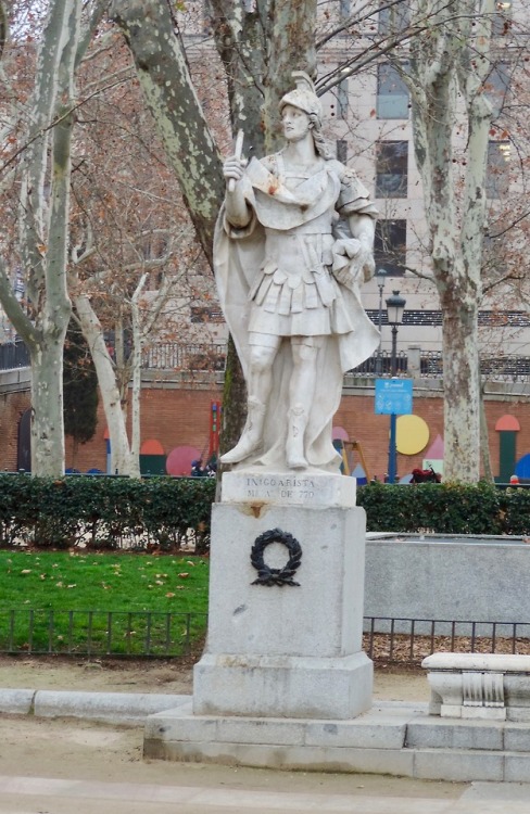 Escultura de Iñigo Arista, Plaza de Oriente, Madrid, 2016.The 8th century king of Navarra (Pamplona)