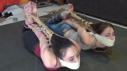 flushmotor3:flushmotor: multiple ladies in symmetrical rigging is a beautiful thing…