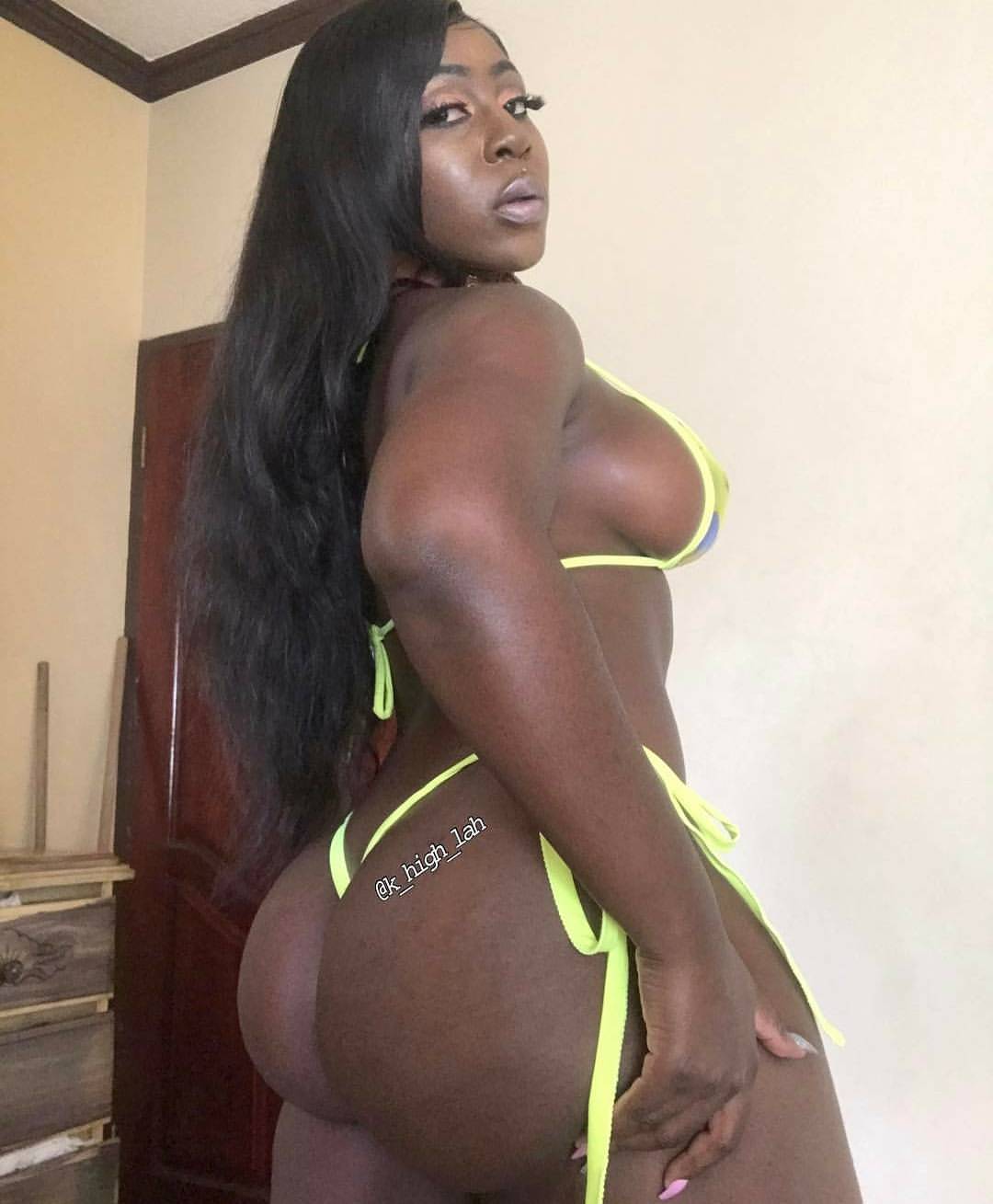 kornbredfed:  K O R N B R E D F E D @k_high_lah #blackcoffeenosugarnokream #Thickaf