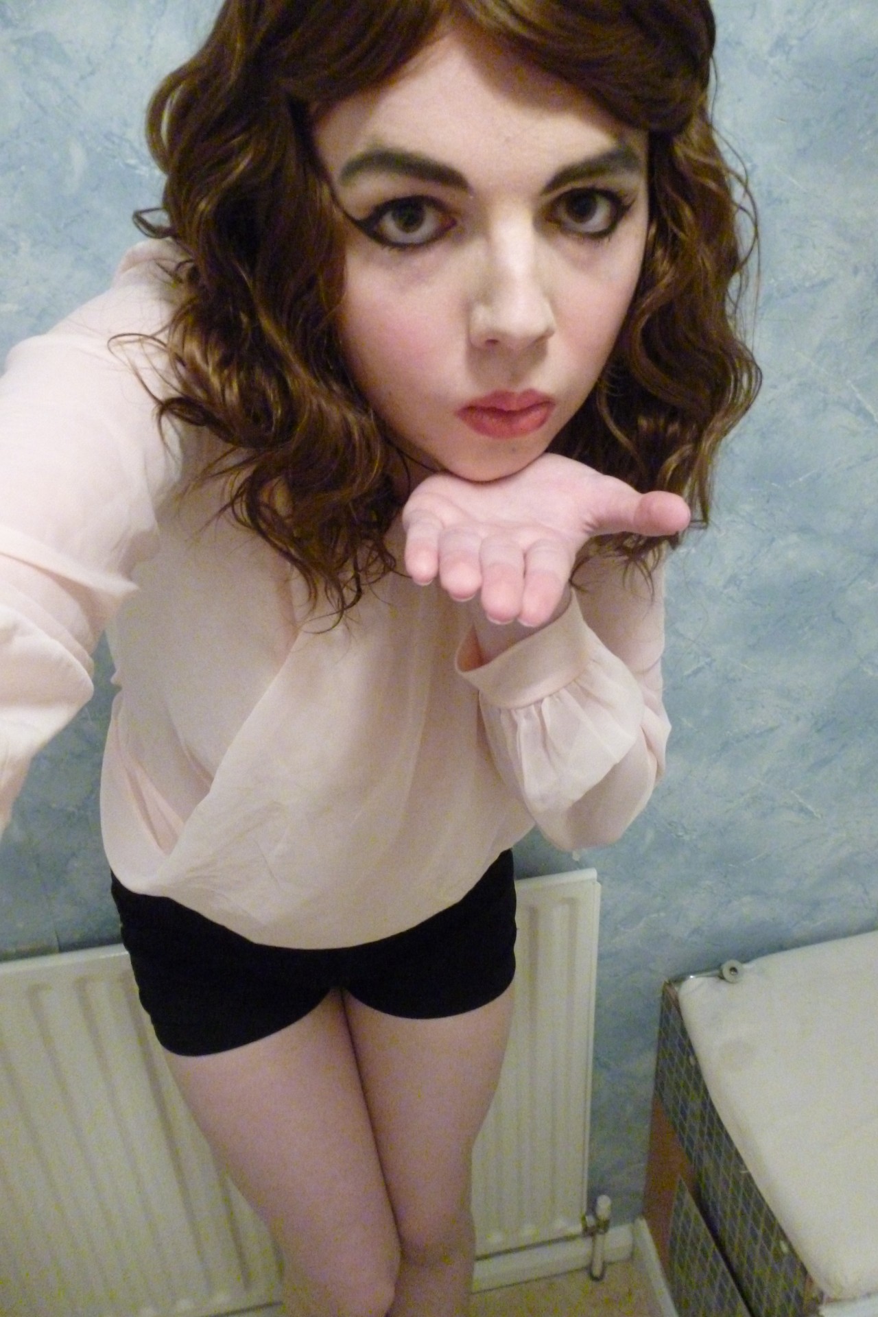 lucy-cd:  PicturesThis has to be one of my many favourite outfits, so gorgeous! &lt;3