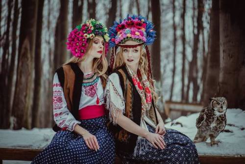 lamus-dworski:Slavic fusion in photoshoot by Polish photographer and stylist Ewelina Zych.