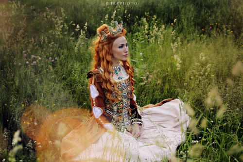 vic-of-thor:sewpoke:Anna Henrietta, Duchess of ToussaintThe photographer is chezphotocosplayfrom The
