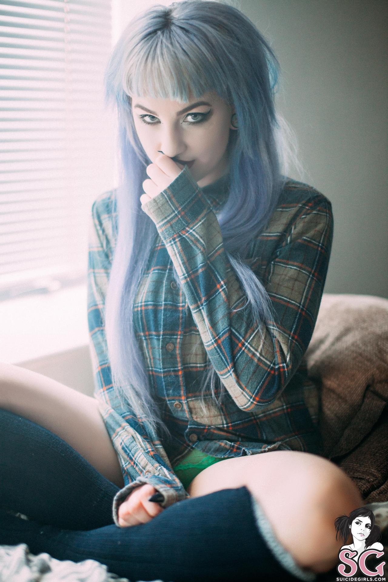 sweetgirlsyouwouldlike:    Undead Suicide - Morning Haze  