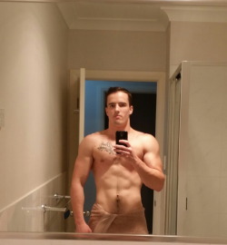 straightdudesexting:  Hung straight Aussie hunk