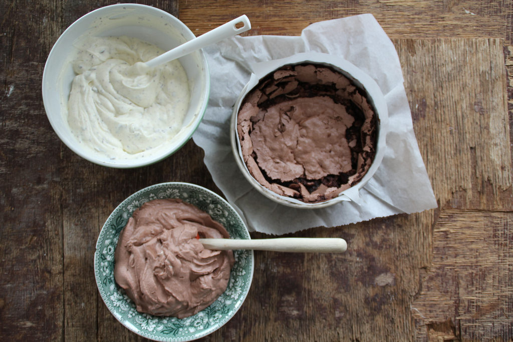 foodffs:  How to Make a No-Churn Ice Cream Cake Really nice recipes. Every hour.