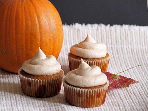 delectabledelight: Pumpkin Cupcakes with Cinnamon Cream Cheese Frosting