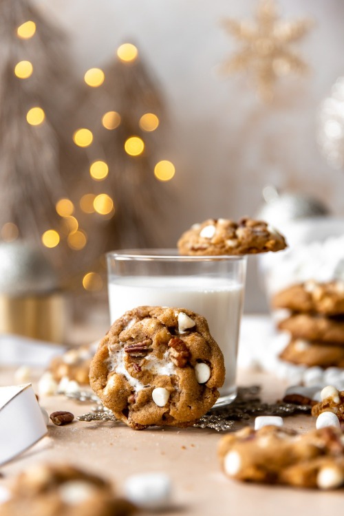 sweetoothgirl: Gingerbread Rocky Road Cookies