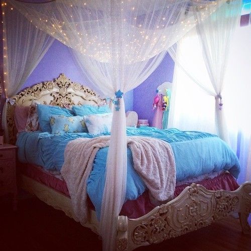 leather-lace-sin-and-bones:  Kelly Eden’s houseI want to friggin live here, it’s like a tiny pastel castle :3