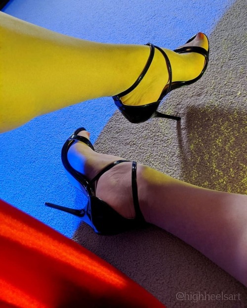 Strappy Happiness#strappyhappiness #strappysandals #strappy #highheelsart #highheels #highheelsandel