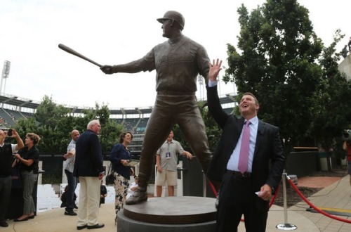 The Thomenator!!!!Love the statue…glad he retired as a member of the Indians (Another Hall 