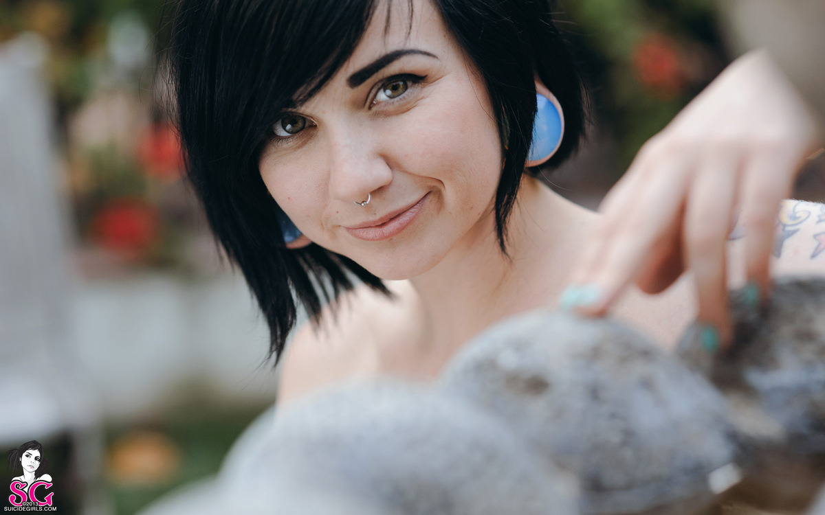 welcometoboobsville:  Quinne Suicide