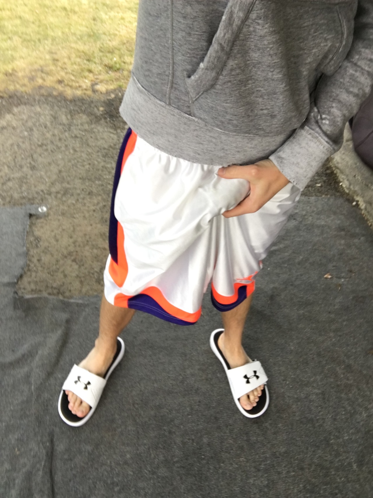 basketballshortsftw: hottmessus:   bballslides1:  I miss jay  I’m back bitchsssss