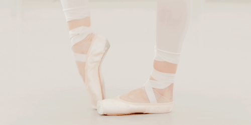andantegrazioso:How Royal Ballet dancers prepare their pointe shoes | Royal Opera House