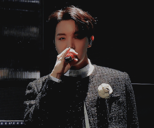Hoseok MMA 2020 (cr. C_a_leaf)
