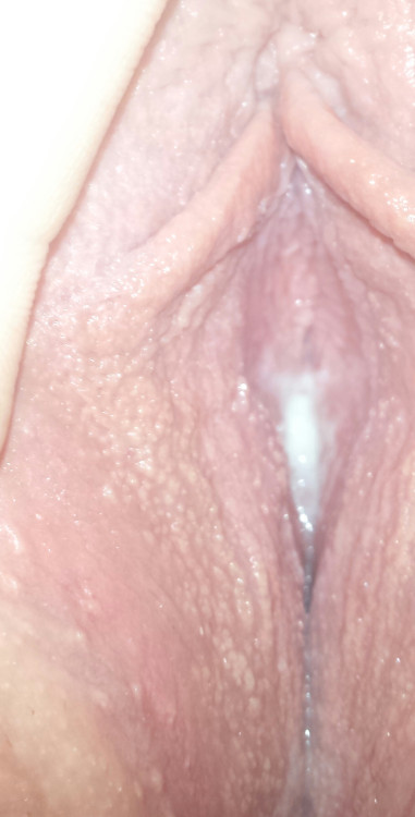 mydischargepics:  Do you wanna taste my #wetpussy with me? Follow me and reblog! http://mypussydischarge.blog.fc2.com/blog-entry-92.html 