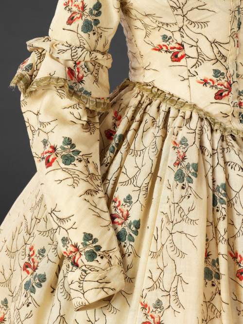 fashionsfromhistory:Up Close: Dress Early 1840s (The John Bright Collection)