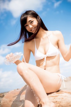 tearsrain-reprise:  carudamon119:  モモニンジャー山谷花純、18歳の水着姿！夏の思い出たっぷりの初写真集  山谷花純 