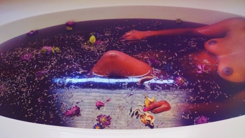 daddys-chaton-noir: drown ophelia / drown persephone  _pls leave caption thnx_ 