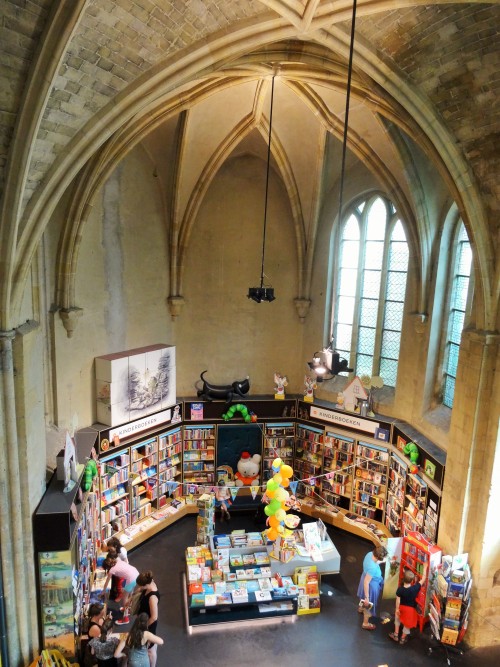 agirlnamedjana: Book shop in an old church in Maastricht. Part I. [Part II] I want to be back there 