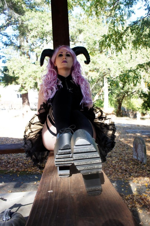 queenjacky:  black-quadrant:  i love this time of year.  it’s such a joy to come pay respect and bring to these old stones the fun and wonderful energy this season brings. go give some love to my photographer.  he did such a good job!!!  I love this