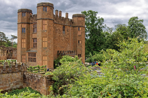 Kenilworth Castle by tonyplowman The Gatehouse was built by Robert Dudley, Earl of Leicester in 1571