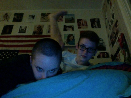 vagina-thumper:velveetapoop:gfwho’s leg is that