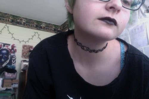 dunshine:i painted this choker black for the aesthetic (the aesthetic is crop top space goth)