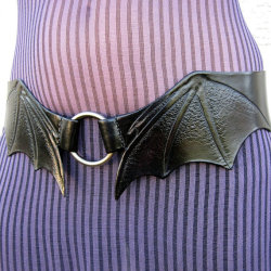 gothiccharmschool:  Ooooh. I don’t really wear belts, but this would change my mind. Via sage-noir:  Bat wings leather hip belt on etsy do want.   it would look wierd on me but I still like it&hellip; Oooo and my bf just mention how this would be BA