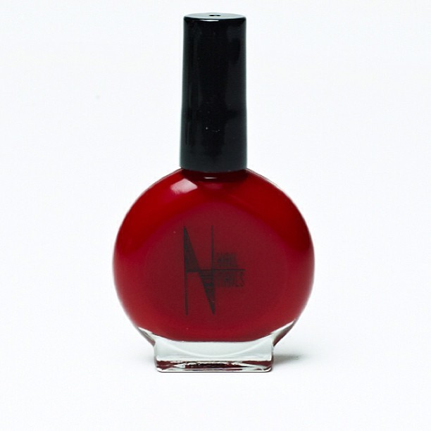 Such an awesome, ClasSick red. #hailnails #red #louboutin #lipstick #longnails #nailpolish #nailpolishaddict