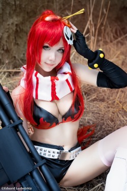 dirty-gamer-girls:  Gurren Lagann - Yoko Littner II by KiaraBerryCheck out http://dirtygamergirls.com for more awesome cosplay(Source: ocwajbaum.deviantart.com)