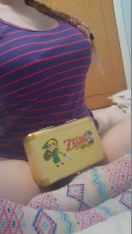 savingthrowvssexy:redhotsillyfecker  loves her some Zelda. 