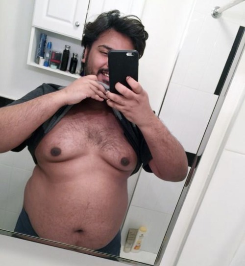 arabgains:Big sexy Desi chub so handsome with the most luscious body 