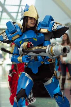 cosplay-and-costumes:  Overwatch Pharah at