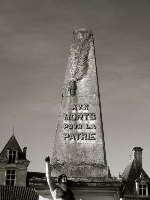 “Aux Morts Pour la Patrie,” Mémorial de la Première Guerre mondiale, Cadillac, Gironde, 2017.As we n