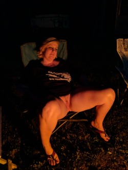 nopiiklme:  Perfect camping pose heat that pusssy with that hot fire