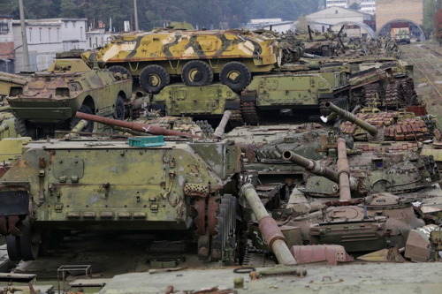 hell-diver:  dreamingofcossackia:  Tank Graveyard outside Kyiv, Ukraine. October 2015   