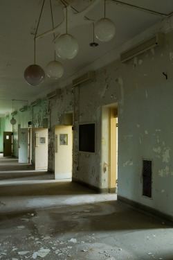  Athens State Hospital, the second-biggest Kirkbride asylum in the world located in Ohio, has wonderful globe lights after electricity got added to the building in the early 1900s.  As depicted in this corridor shot, when the building was abandoned,