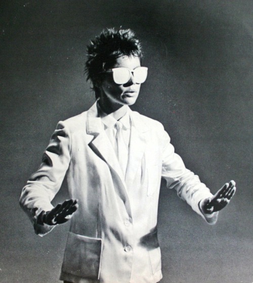 Porn vuls:  laurie anderson, big science  photos