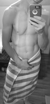 crypticintention:  It’s been a long day.   Time to relax 😏😉  I hate towels