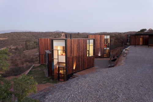 (via CGM House / Ricardo Torrejon CGM House / Ricardo Torrejon – ArchDaily)Limache, Chile