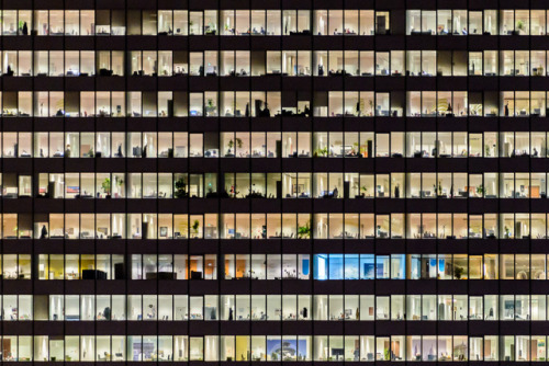 Bureaux le soir à La Défense.Office building the evening in La Defense business district, Paris, Fra