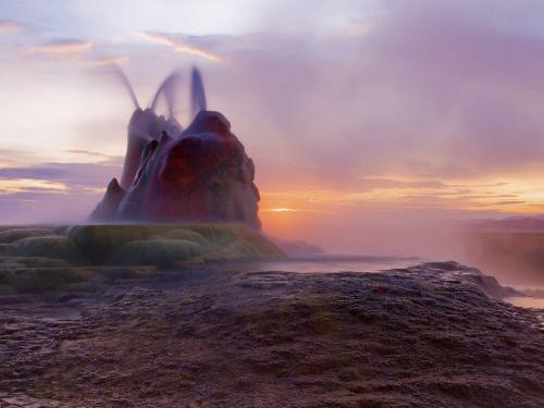 PRETTY FLY FOR A MULTICOLORED GEY-SERMeet the Fly Geyser of Washoe County, Nevada. The calcium-carbo