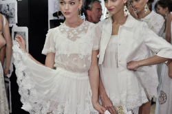 mulberi:Sasha Pivovarova and Anna Selezneva backstage @ Dolce &amp; Gabana 