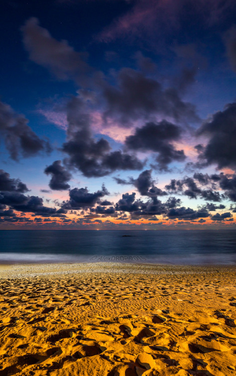 magicalnaturetour:Khaolak seascape at dusk by AlexDROP Khaolak seascape at dusk and tungsten light, 