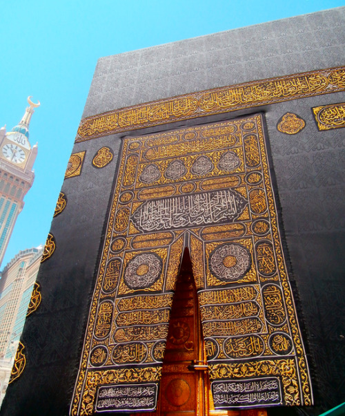 poeticislam:  The Ka’bah, Makkah. “In it (al-bait al-haram) are manifest signs, the Maqam (place) of Ibrahim; whosoever enters it, he attains security. And the pilgrimage to the House (Ka’bah) is a duty that mankind owes to Allah, those who can