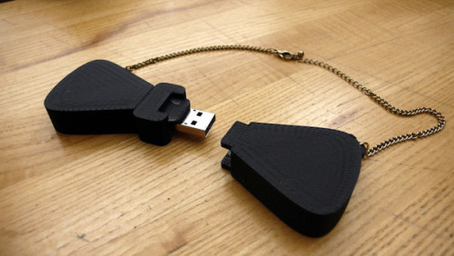 USBowtie is a wearable flash drive designed by Samantha Jo Alaimo that ensures you look sharp for an