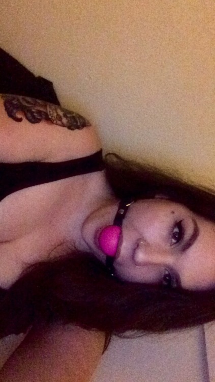 hellojaceynoelle:  I got a cute new ball gag. 💗 