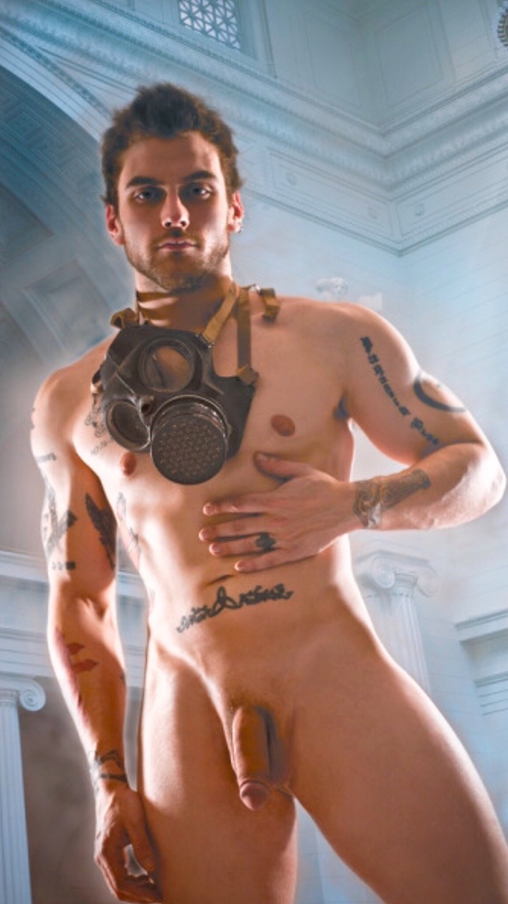 nicenakedguys:  nicenakedguys.tumblr.com